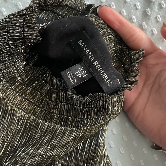 Banana Republic Sparkly Silver Top - Picture 3 of 3